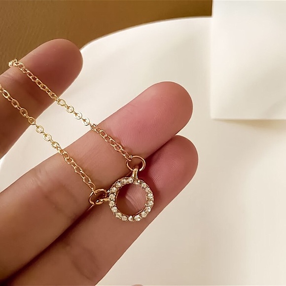 🔴𝟭𝟬/$𝟮𝟱🔴NEW Rhinestone Circle Charm Necklace - Picture 7 of 13